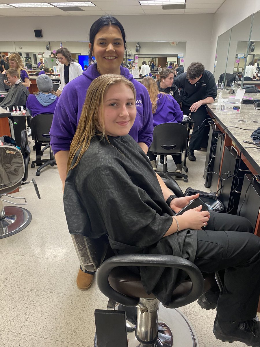 EHOVEcos's tweet photo. Thank you criminal Justice for coming down! Everybody was pampered and we had so many services being done!🫶🏽🚔👮‍♀️💅#EHOVEvips https://t.co/rRyLmoEuek