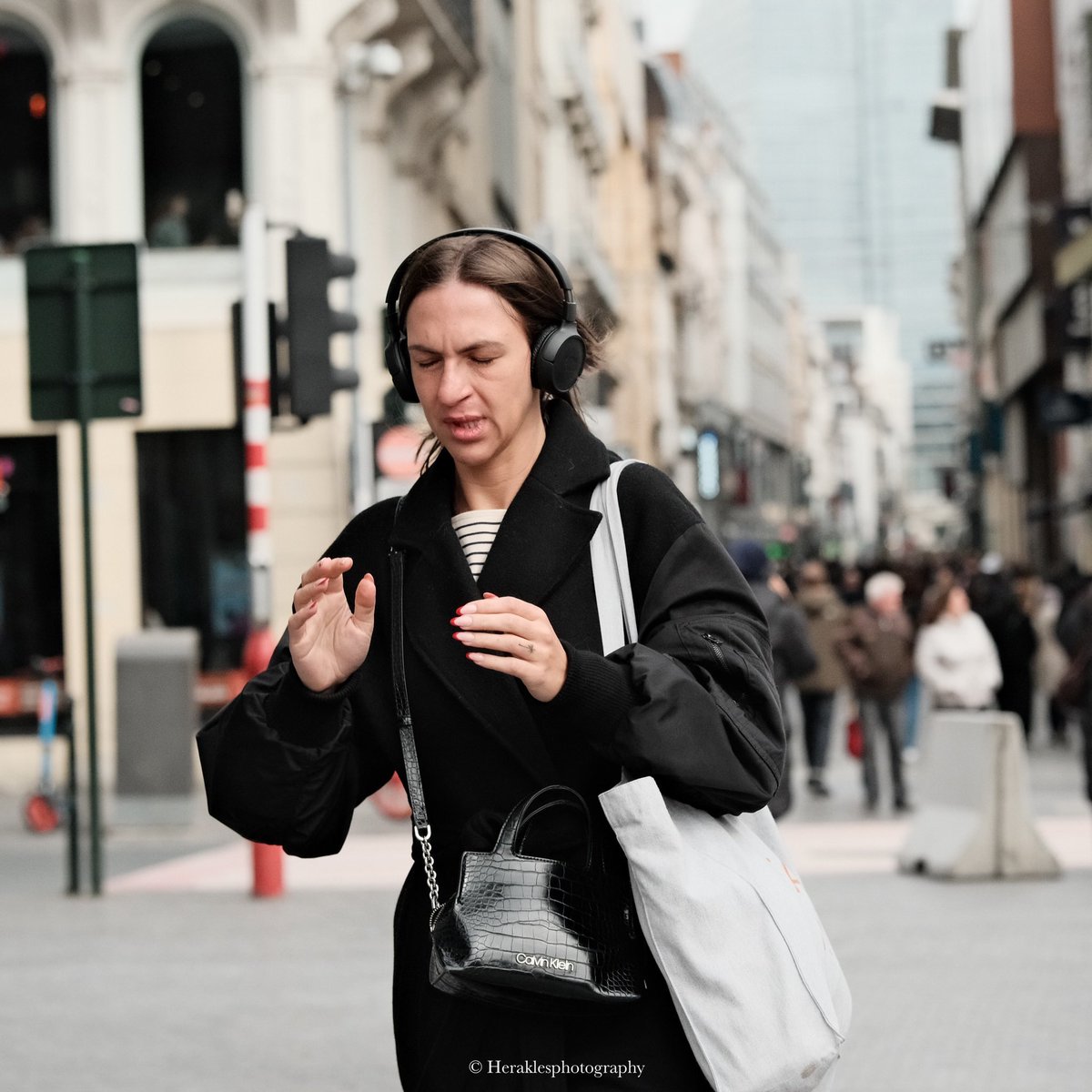 herakles_photo's tweet photo. Yesterday did some streetphotography in Brussels wasn’t expecting this 🤣
#fujifilm #fujifilmxt5 #streetphotography #blackandwhitephotography #sigma #fun #weirdfaces #56mm14 https://t.co/2ZF2dJwgoA