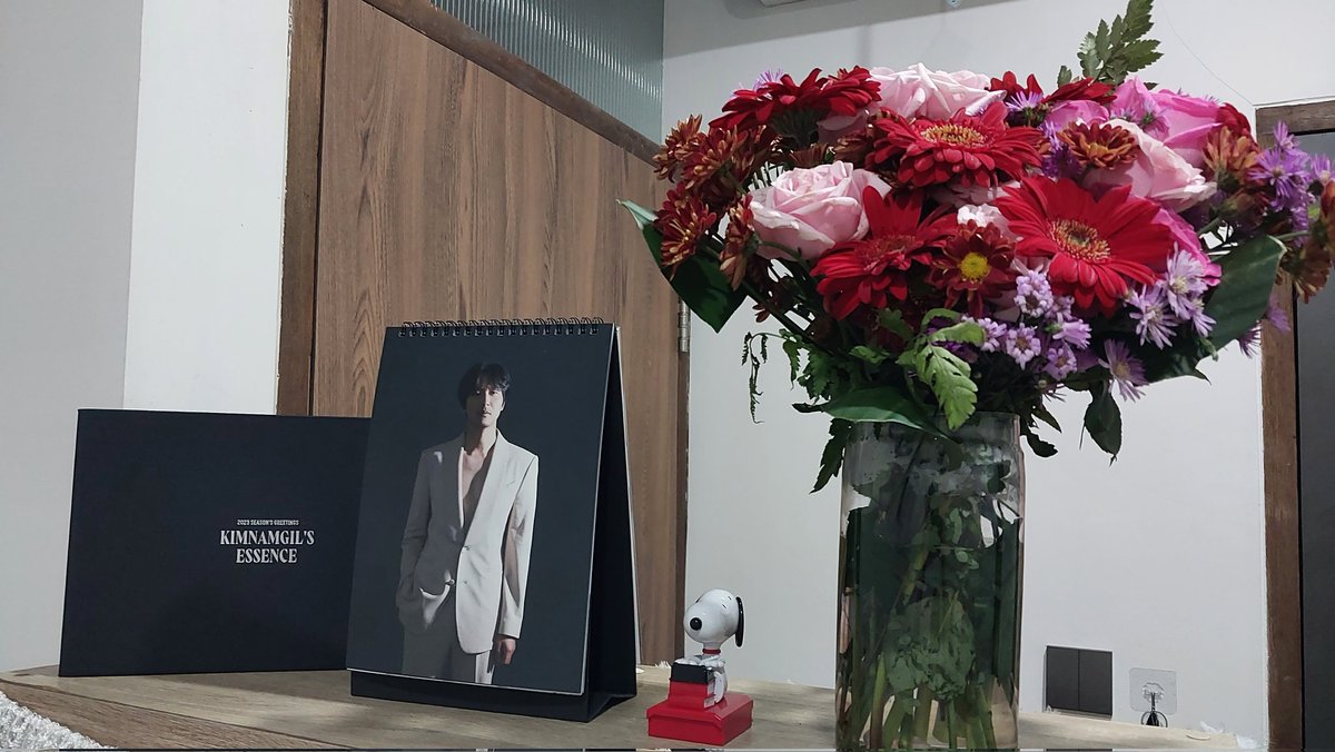 if you see this, do it too 🫧

lockscreen / homescreen / last song / 5th photo in your gallery