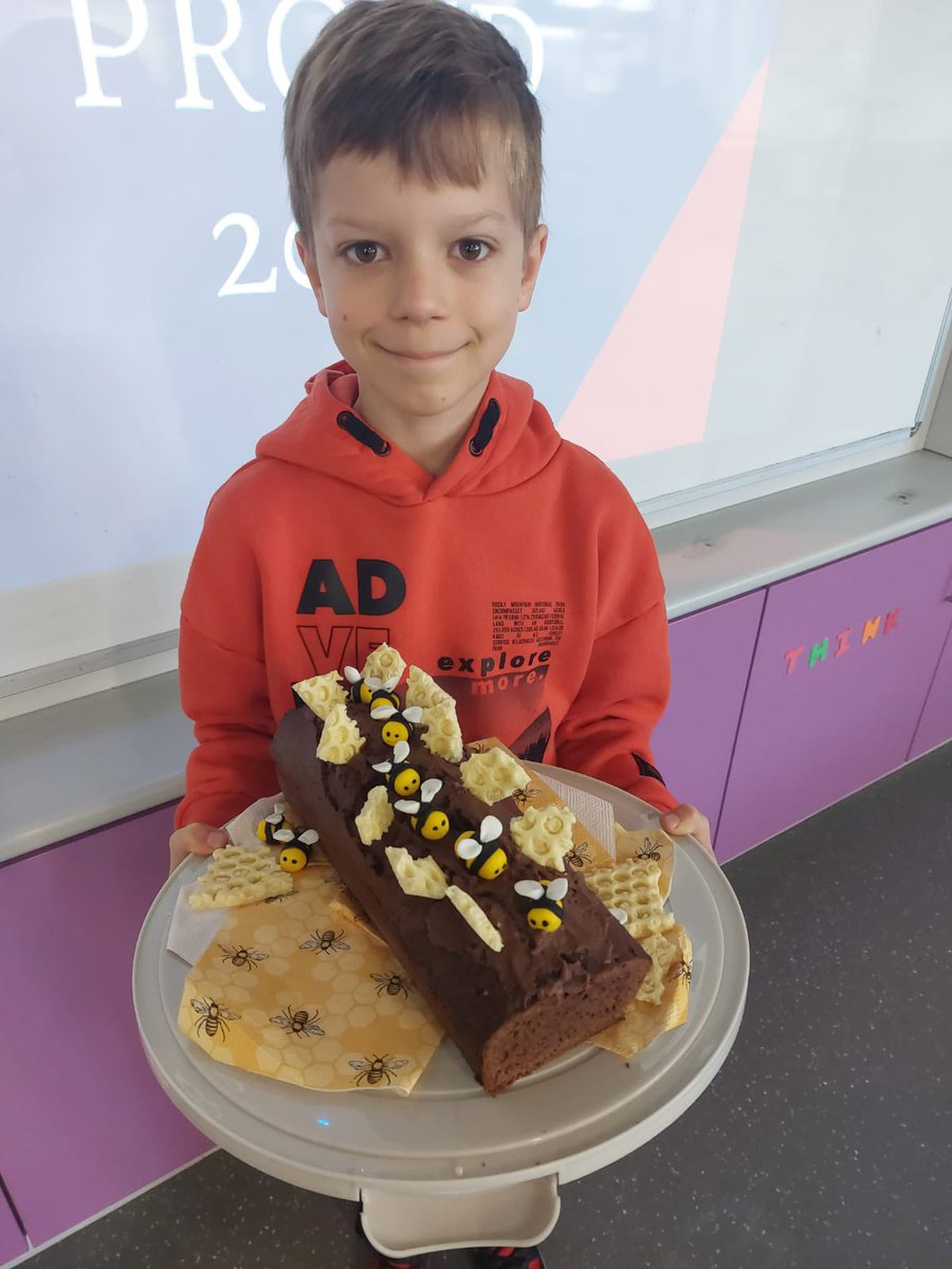 AMCHALETUAM's tweet image. Attention all baking enthusiasts! 🧁🍰🍪 Our Bake me proud competition was a huge success! 🎉👏🏼 Last week, our talented students showcased their baking skills and creativity in a friendly competition.We saw an amazing variety of delicious baked goods 🌟🍩 #bakingcompetition