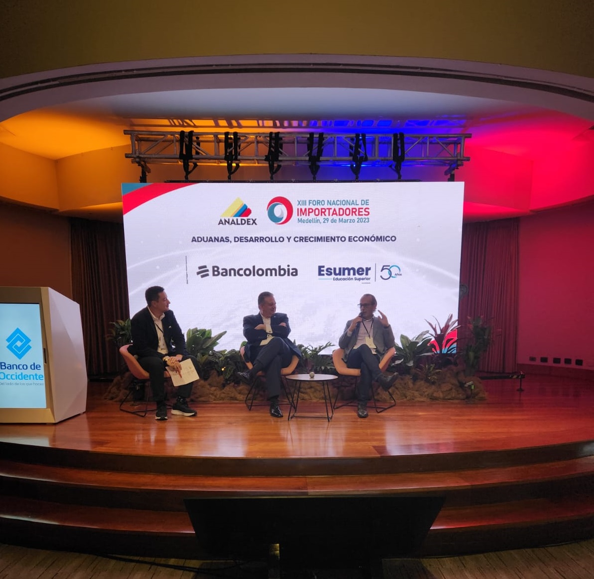 Esumermedellin's tweet photo. 🎉 Seguimos en @analdexcolombia @analdexantioquia hablando de Talento humano y aduanas, una visión desde la teoría a la práctica con nuestro vicerrector Gustavo Londoño. 👏🏼

#ImpulsandoSueños
#Esumer50Años
#Aduanas
#TalentoHumano
# XIIIForoNacionalDeImportadores2023 https://t.co/tRDZMUhpsX