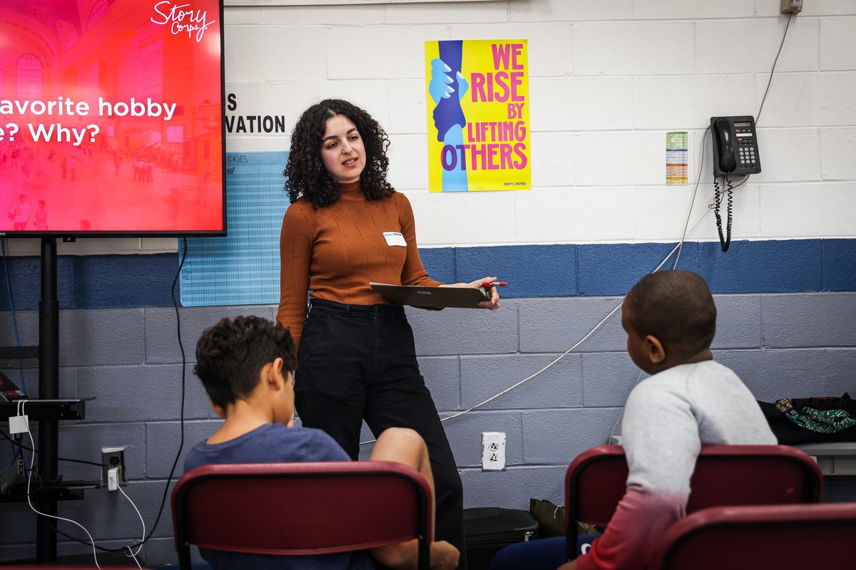 BoysClubNY's tweet image. @StoryCorps at BCNY!
In this program, members learn the ins and outs of podcasting: setting up microphones, tracking their recordings and listening to examples of professionally recorded podcasts. 

Thank you @storycorps for your collaboration!  
#NYCKIDS #BCNY #PODCAST #MEDIA