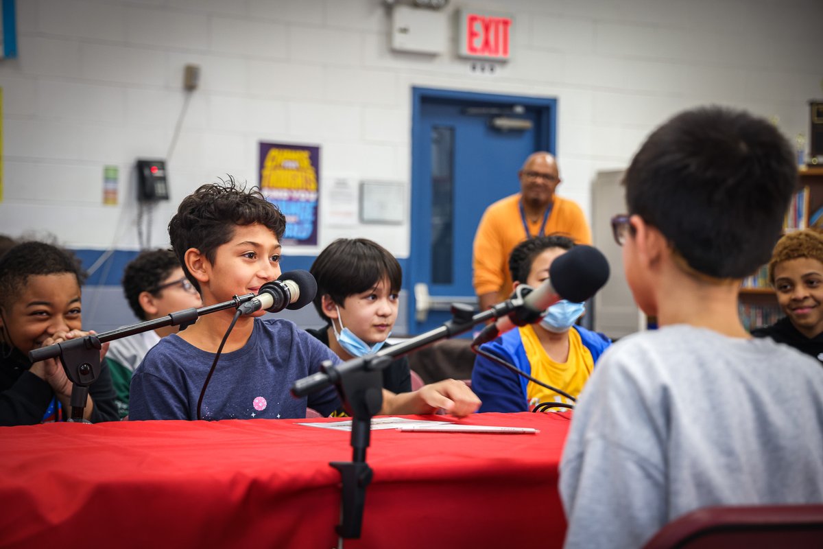 BoysClubNY's tweet image. @StoryCorps at BCNY!
In this program, members learn the ins and outs of podcasting: setting up microphones, tracking their recordings and listening to examples of professionally recorded podcasts. 

Thank you @storycorps for your collaboration!  
#NYCKIDS #BCNY #PODCAST #MEDIA