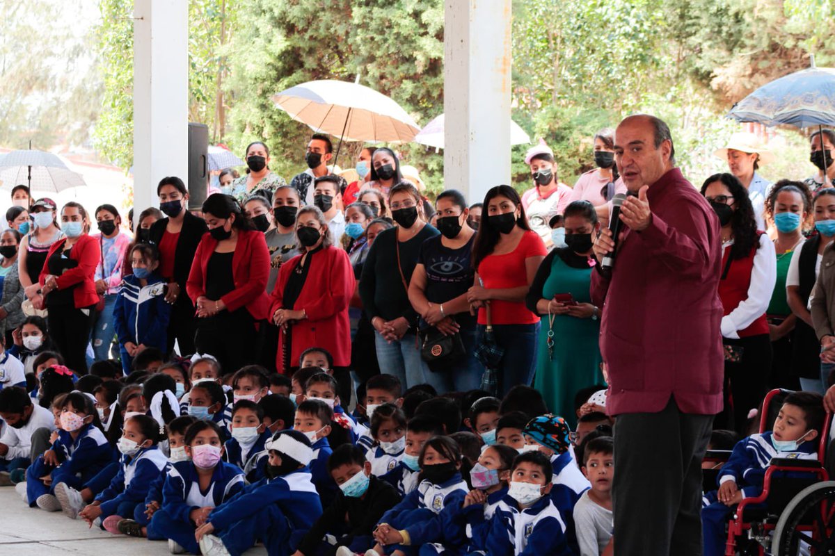 natycastrejonv's tweet photo. Lo que más le importa al sistema educativo son las niñas, niños, adolescentes y jóvenes, trabajamos para verlos contentos y felices, para que aprendan a sentir sus emociones y muchas cosas para la vida. 

Hoy a nombre del gobernador @juliomenchaca_ en la primaria “Melchor Ocampo” de #TepejidelRio entregamos obras de rehabilitación para beneficiar a 364 niñas y niños, con una inversión de más de 750 mil pesos. 

De igual forma, con una inversión de casi 60 mil pesos son beneficiados 73 educandos del Preescolar Camilo Calva Villeda, con la entrega de aula didáctica equipada y obra de rehabilitación, en #Hidalgo estamos convencidos de que #ConEducaciónHayTransformación #NatyCastrejón