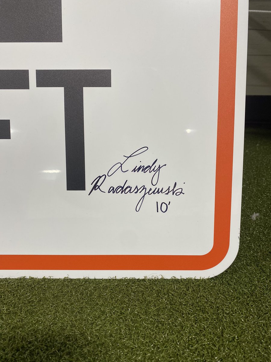 Today I signed the 10’ board at ProForce! A big thanks to the ProForce RGB staff for helping me gain consistency in my jump!