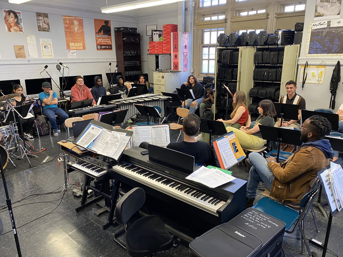ourclimatenyc's tweet image. Representatives from @VH1Music, @savethemusicfdn and VP of Creative at @primarywave Franny Graham visits HSCJ to listen and give feedback on the tracks our music production club put together. #FutureHitMakers #jaguarfamily