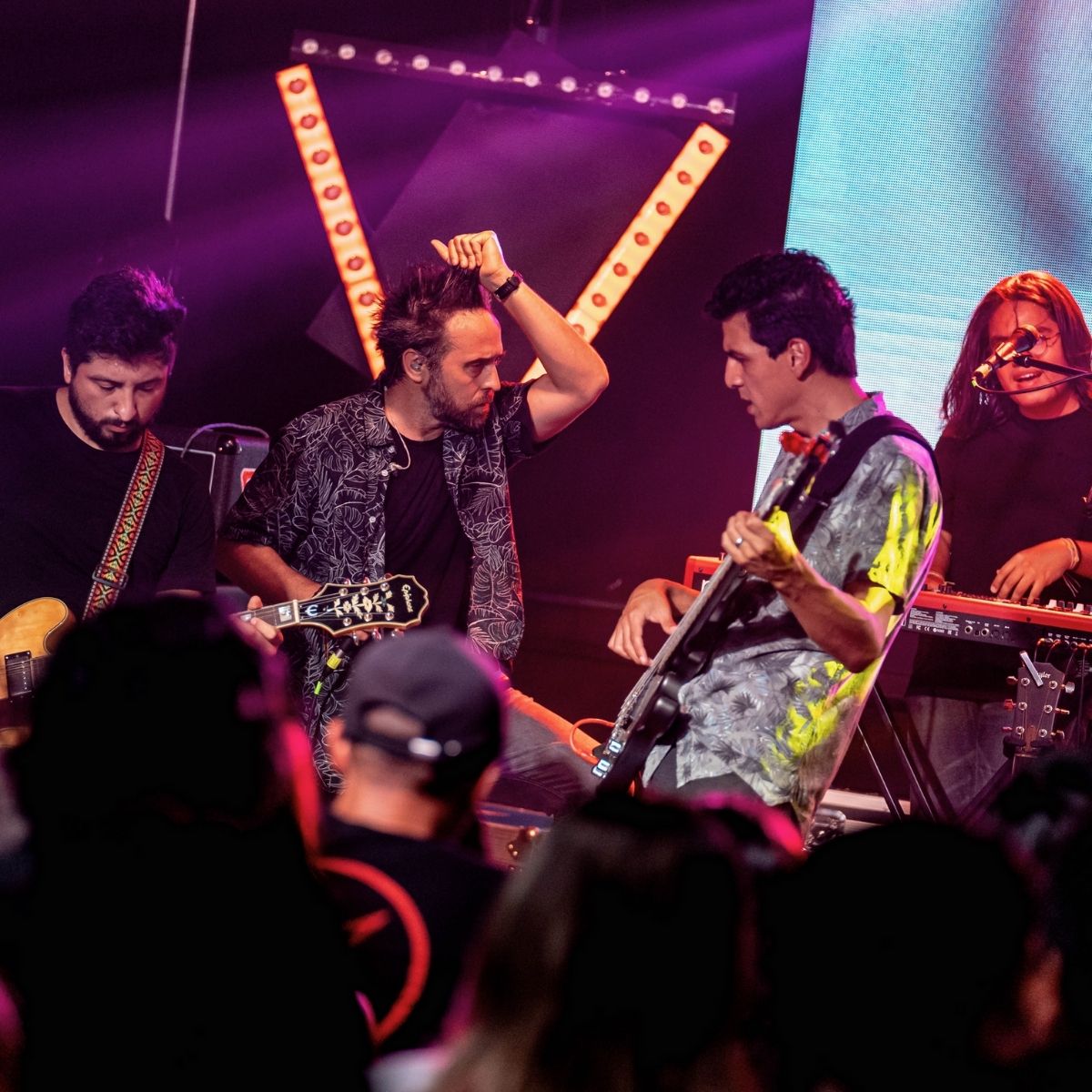 diegodibos's tweet photo. El sábado pasado, los @tkperu y yo tuvimos el gusto de compartir escenario con @Mardecopas, Hizteria, Ah Nada y XTRAÑOS en el Yield Rock. ¡Fue una tremenda fiesta! ¡La pasamos genial! Chequea las fotos para que veas cuánto vacilamos... 😎🤘🏻

#tkperu #conciertos #musicaenvivo https://t.co/zb8Xkh2lou