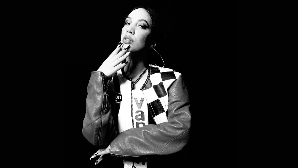 ZonaSuburbana's tweet image. @ashira_a_unica lança “Auto Filter”, single com influências da house music e dá spoiler sobre o futuro da carreira

#Ashira #AutoFilter

🔽Matéria completa acesse🔽

zonasuburbana.com.br/ashira-lanca-a…