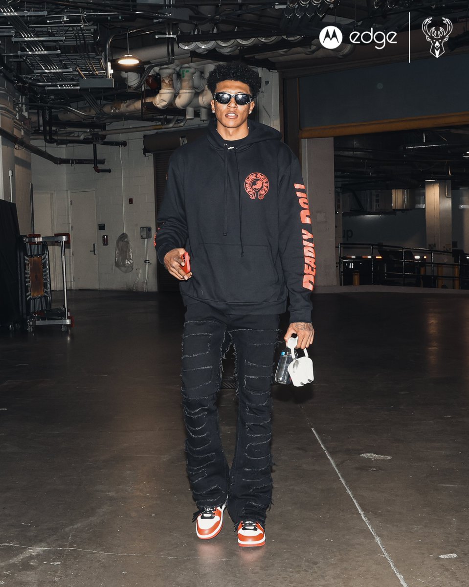 Bucks's tweet photo. Ready or not. 

📸 @MotorolaUS https://t.co/vn1yj8EZYQ