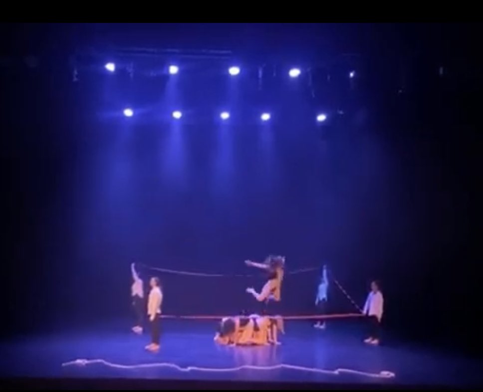 jaouen_claire's tweet photo. Instants magiques🤩mes danseurs de Genevoix sont champions académiques et du var🥳un beau doublet pour des élèves persévérants, qui interprètent et rendent hommage aux civils pris en otage lors des guerres actuelles. Bravo ! @Unss_Nice @UnssVar83 @unsstoulon @AcademieNice https://t.co/pqgPD6mJkK