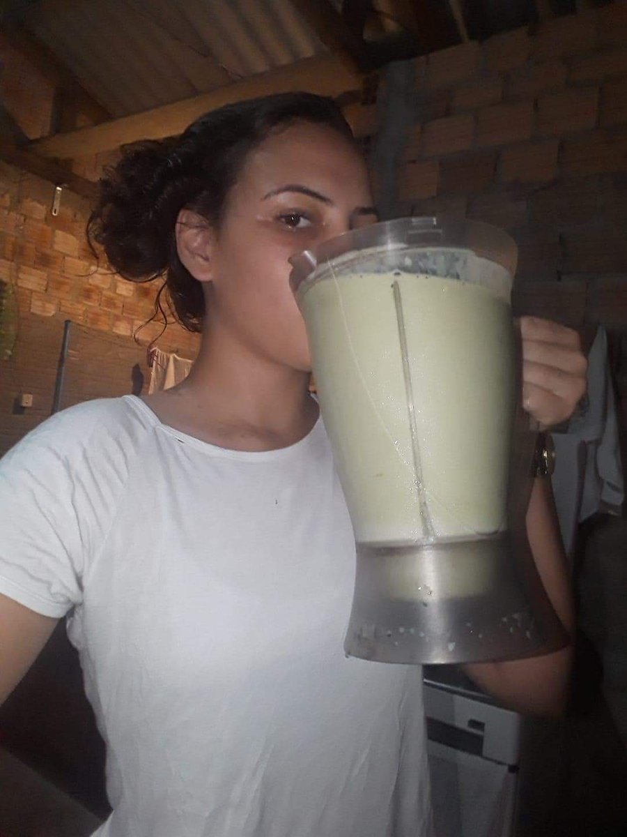 decepcionadama1's tweet photo. Pessoa: vitamina de abacate é ruim

Eu: https://t.co/2HDfqwuvu5