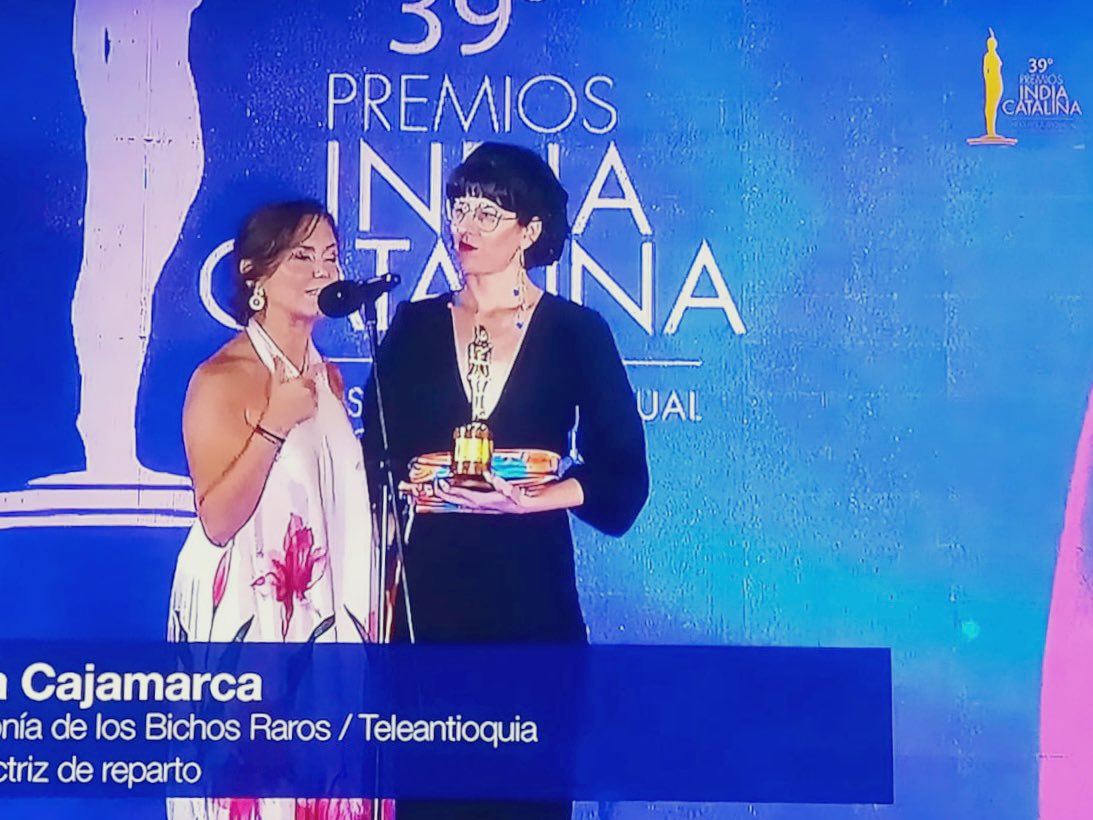 mariaapuyo's tweet photo. Seguimos celebrando esta gran noticia para #Antioquia para el talento local, para la TV pública, para la música y para el ecosistema audiovisual de la región. #Bichosraroslaserie de @Teleantioquia @LosCandelarios y @diptongostudio la serie más galardonada en #premiosindia2023 https://t.co/213sxqYJ6s