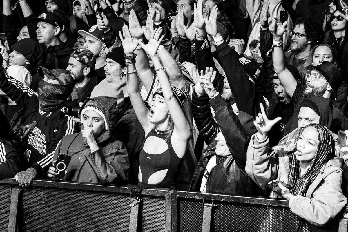 RZA's tweet photo. Colombia fue la puerta de nuestra gran entrada a Sudamérica para nosotros. Gracias a todos nuestros bellos fanaticos que nos recibieron con los brasos abiertos.  Wu Tang los ama de todo corazon!!! Hasta la proxima. 
Argentina, Nos Vemos Pronto!!!!
#Wutang #Bogotá #StereoPicnic https://t.co/ZNB5iEHsEX