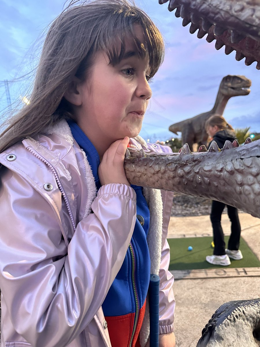 It was last night before Easter and off to visit the dinosaurs and a game of crazy golf. @LancsNW <a href="/Girlguiding_NWE/">Girlguiding North West England</a>