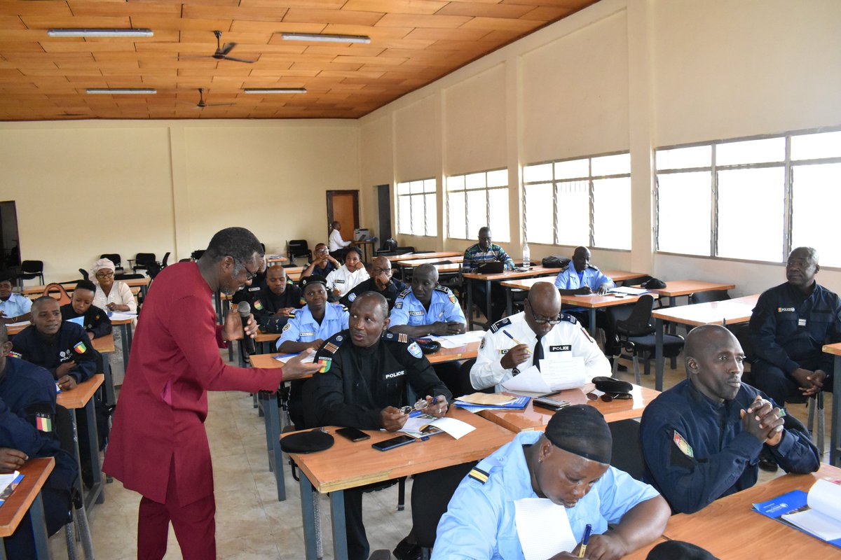 Onudhguinee's tweet photo. #Session_1 de la formation des unités d'intervention de la police sur l'Introduction aux droits de l'homme (concepts clés, différents DH, noyau du DH, les responsabilités de l’État et principaux mécanismes internationaux de protection). https://t.co/SbxBltjrkS