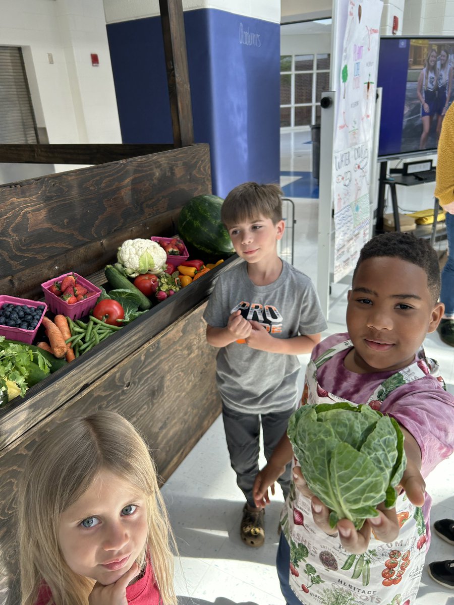 jerinpringle1's tweet photo. Big shout out to Bella &amp; Amir who hosted our student exhibition booth at the cluster conversation @LGHS_HCS. Bella shared how her math group calculated/designed blueprints for a new goat shed and Amir enthusiastically described our produce, gifting them a seed packet. #InTheGrove https://t.co/ab3k0vmxSz