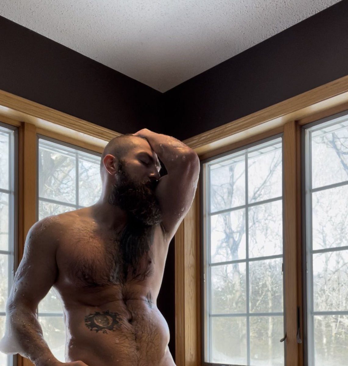 ThaneRivers's tweet photo. I’m all wet! #sexyman #beardsexy #soaped https://t.co/5F3TPNqhNs