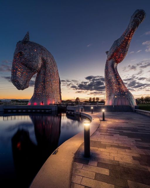 Perfect end to the day at #TheKelpies.
Great 📷Craig Schulstad via #VisitScotland
#Kelpies #Falkirk #Scotland #ScottishBanner #ScotSpirit #Alba #BestWeeCountry #AmazingScotland #TheBanner #LandOfLight #ScotlandIsCalling #LoveScotland