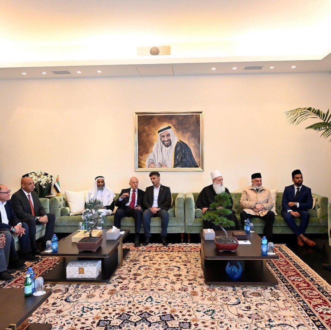 ArabAhmadiyya's tweet photo. بسم الله الرحمن الرحيم
قام أمير الجماعة الإسلامية #الأحمدية في #الديار_المقدسة والوفد المرافق له بتلبيه دعوة السفير الإماراتي والبريطاني على الإفطار الرمضاني .
#الإسلام
#خليفة_المسيح
#خليفة_الإسلام
https://t.co/bWLTdphnb3
https://t.co/8XnoPNsY33 https://t.co/Noo26YXmYB