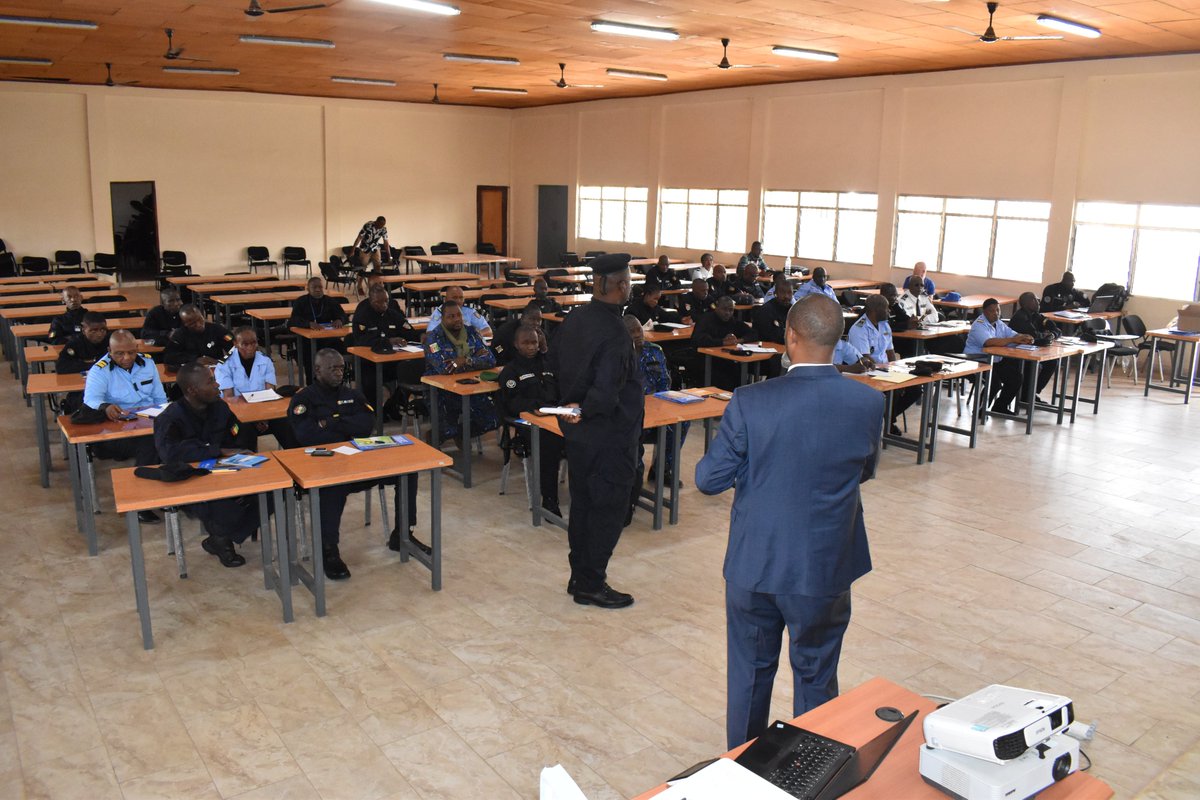 Onudhguinee's tweet photo. #Session_2 de la formation des unités d'intervention de la police sur les mécanismes nationaux de protection des droits de l'homme (Mécanismes institutionnels et non institutionnels). https://t.co/fL5SGPdH1e