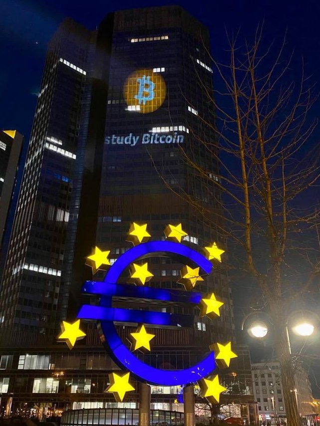 BSCGemsAlert's tweet photo. #Bitcoin  on display at the European Central Bank in Frankfurt, Germany. https://t.co/mUyOsqL1Qd