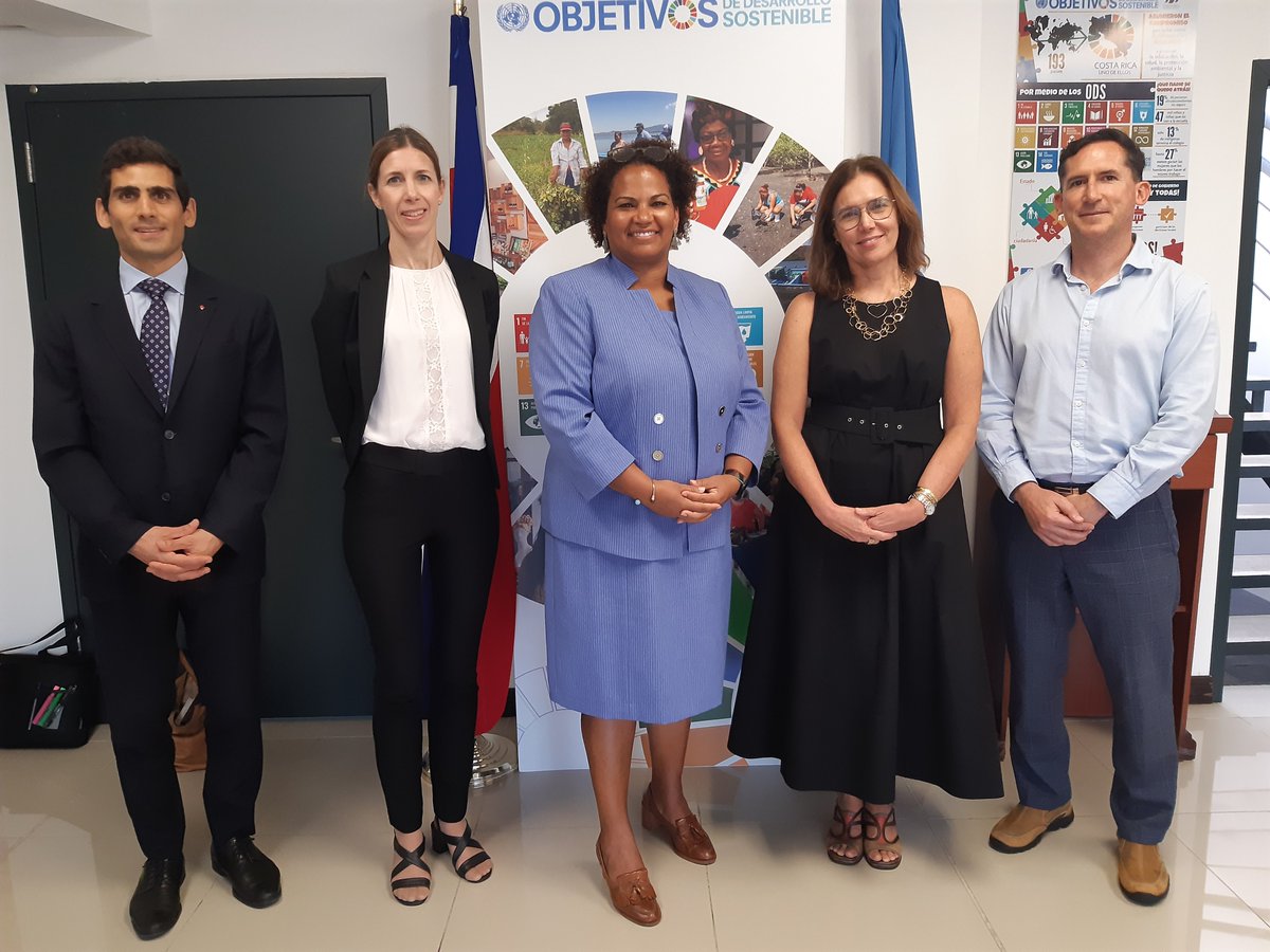 UNICEFCostaRica's tweet photo. Hoy la Sra. Elizabeth Williams, Embajadora de Canadá en Costa Rica, Kim Cowan, Directora Adjunta para las Américas del Ministerio de Relaciones Exteriores de Canadá, y Falco Mueller, Primer secretario de la Embajada de Canadá, se reunieron con autoridades de UNICEF Costa Rica. https://t.co/mZXokbEpsT