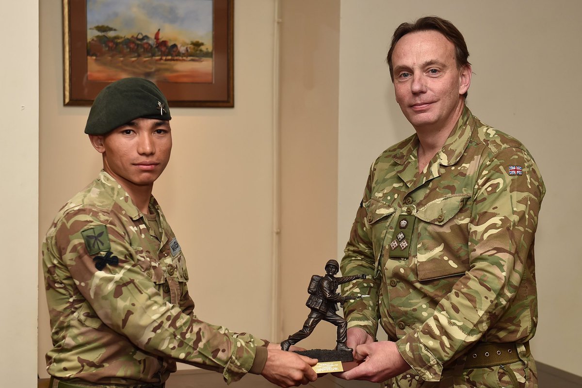 All staff from Infantry Battle School, Brecon bided farewell to Comd CMC Brigadier B J Cattermole CBE on 29 Mar 23. He was presented with an iconic pointing man as a leaving memento.