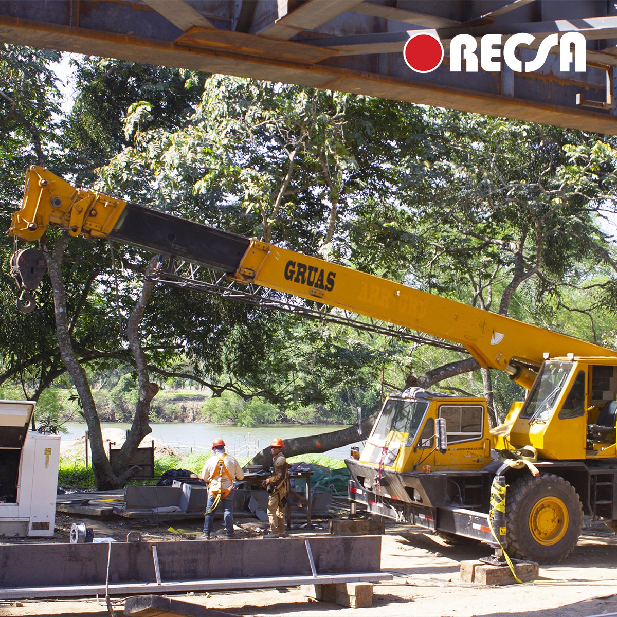 RECSA_MX's tweet photo. 🚧La rehabilitación de los puentes del Ferrocarril del Istmo de Tehuantepec (FIT) consiste en el reforzamiento de los puentes de concreto y de acero, que incluyen, conservación, socavación y sustitución de acero.
#Recsa28
#ConstruyendoElFuturo https://t.co/uw195JOt9s