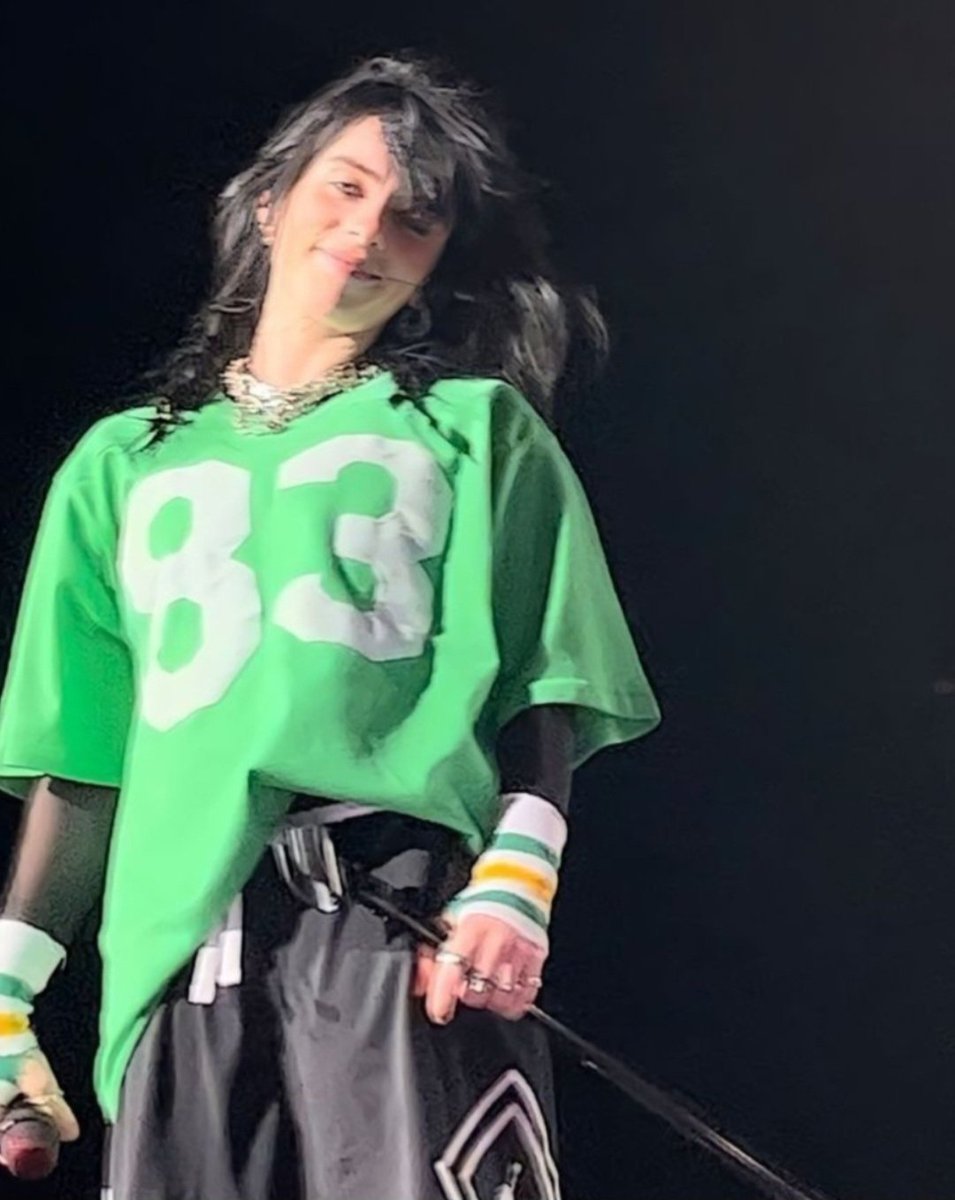 K_taebts's tweet photo. just billie eilish. https://t.co/cfdhCJr2JT
