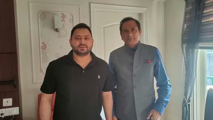 kaifee4u's tweet photo. कल https://t.co/sTsNHujTCO श्री तेजश्वी प्रसाद जी से नई दिल्ली मे मिला उन्हे पिता बनने की हार्दिक बधाई दिया साथ ही लोकसभा क्षेत्र के अन्तर्गत महेशखुट में ट्रामा सेटर तथा सिमरी बख्तियारपुर अन्तर्गत डेंगराही घाट पर पुल एव घोघसम में पीपा पुल देने के लिए धन्यवाद भी दिया
@RJDforIndia https://t.co/N22XiutN2P