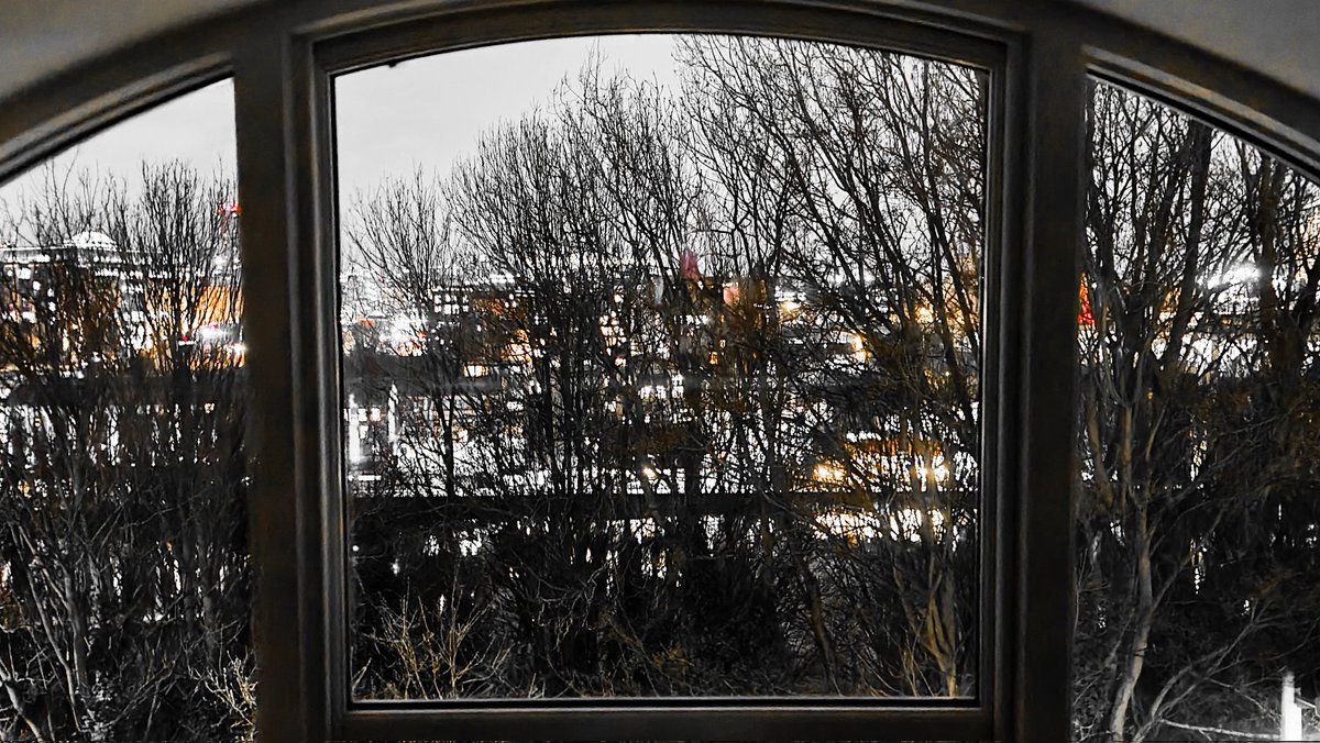 pewileman's tweet photo. 'Through the Window' . #Toon #RiverTyne #RabbitBanks #blackandwhitephotography #SamsungGalaxyPhone https://t.co/NHuzAIwCQj