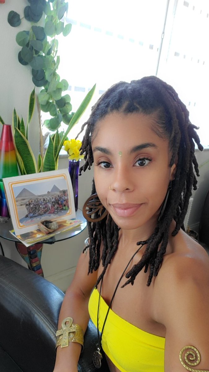 _kerishaisHER's tweet photo. May the ancestors light🕯your path🌠 #wcw #womensHERstorymonth #etheric 💚👑💛 https://t.co/Qfs99NJsFq