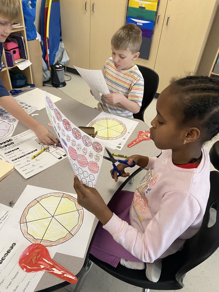 MsVanFleetWCDSB's tweet photo. We are learning all about fractions in Grade 2/3! #fractionpizza 🍕 https://t.co/M1PiTh6L8J