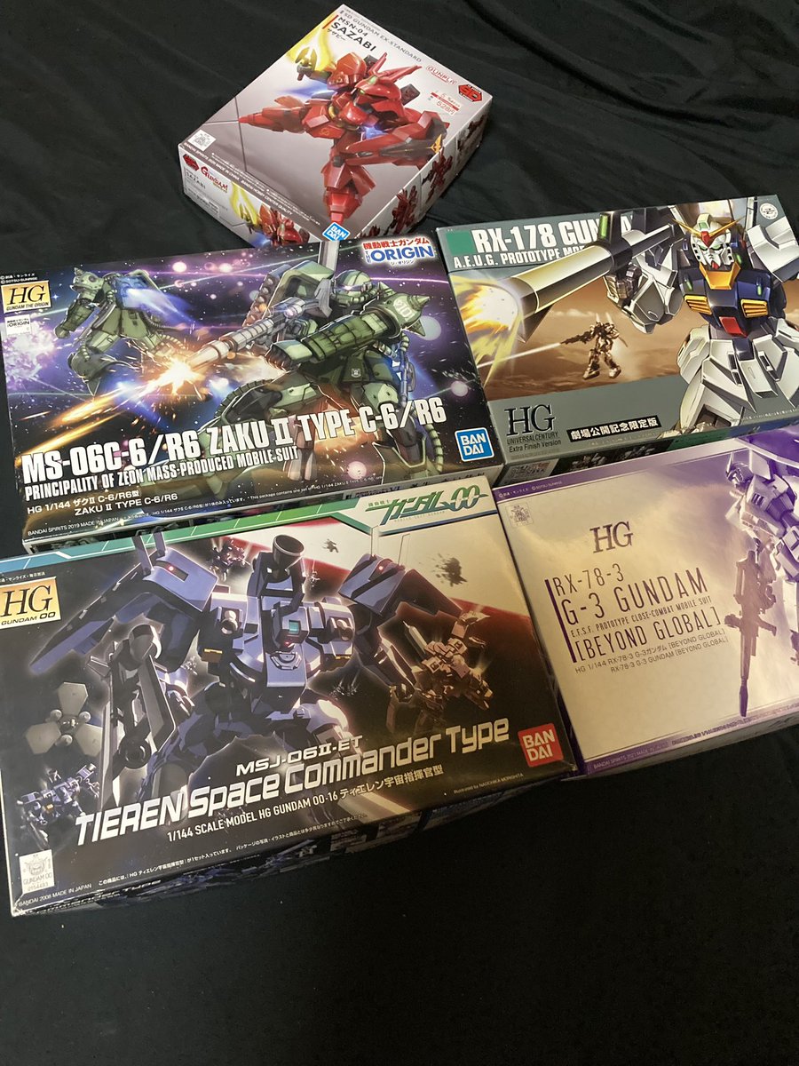 NWakaran's tweet photo. 先日友達が来てMGのZガンダムを受け取ってった
とても喜んでいたので作った甲斐があったなと改めて思った
そして積みプラが増えました

一枚目:依頼品
二枚目:タダで貰った（諸事情でタダで良いとの事）
三枚目:原価買取品（買ってくれます？って言われたので原価で買い取った物） https://t.co/l0FAERCYNn