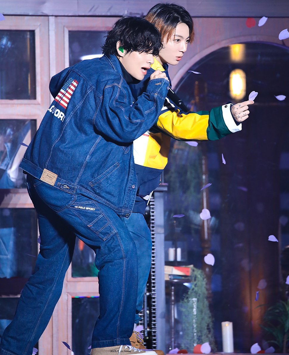vkook_thvjk's tweet photo. My #Celineboy and my #CKboy
#JUNGKOOKxCALVINKLEIN #TAEHYUNGxCELINE #TAEKOOK https://t.co/4p86wgunrK