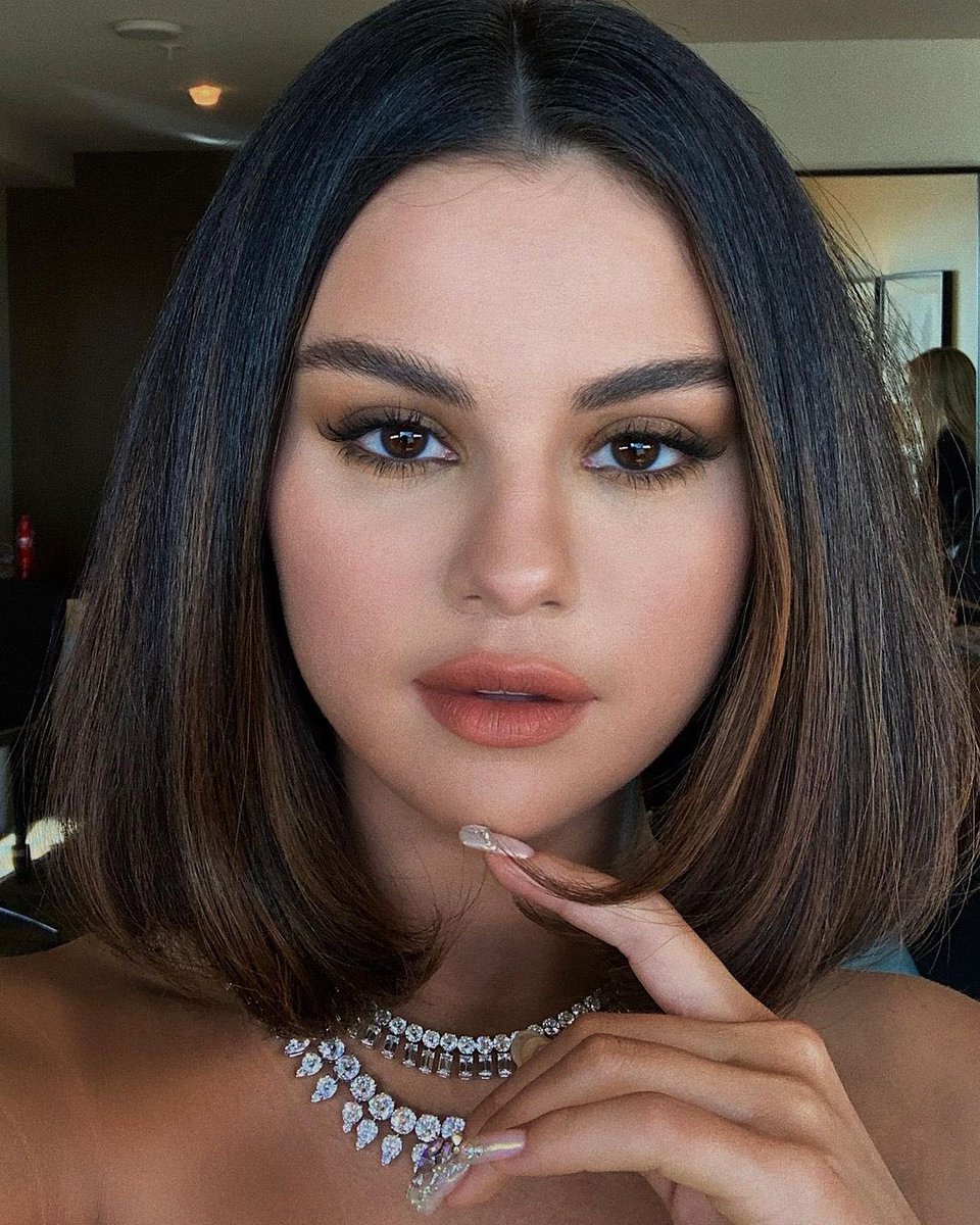SelenaGFanFever's tweet photo. #SelenaGomez x #AMAS2019 https://t.co/llDbtvPyAR