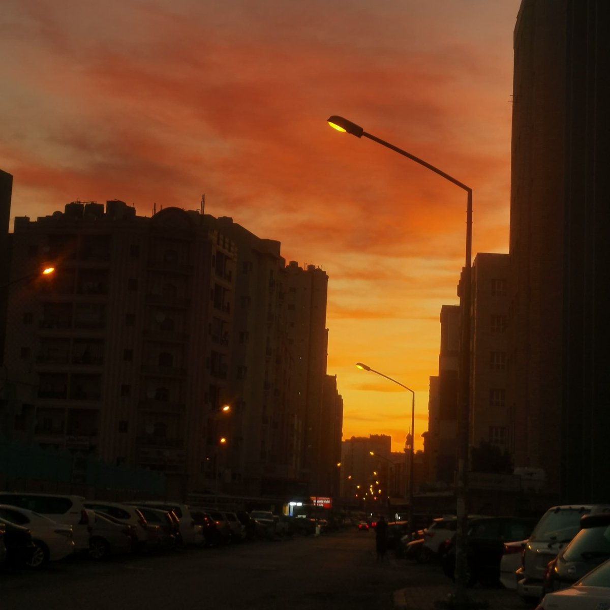 CharVinMolaco's tweet image. Another Sunrise but looks like Sunset! 🌇

#SunriseInKuwait #RandomShot #NoFilter