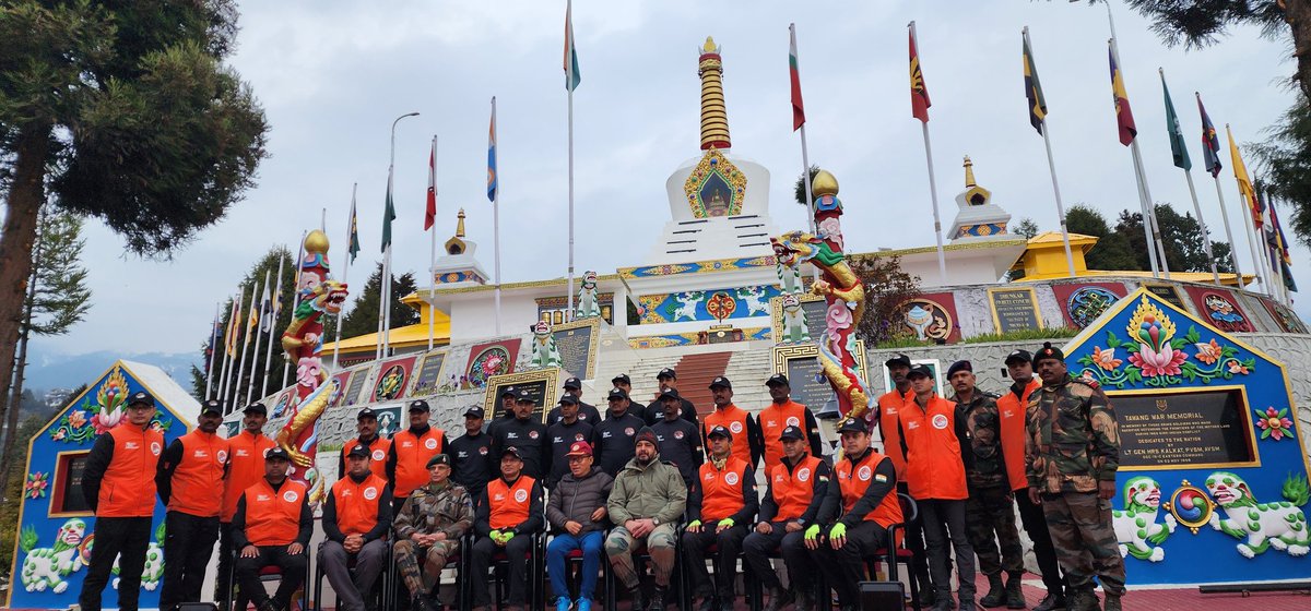 diprotawang's tweet photo. #PurvottarBharatParikrama
rally was flagged off by the DC from the #TawangWarMemorial this morning Brigadier KM Shende, Shaurya Chakra the team leader, presented Parikrama Souvenir from #EasternArmyCommander for the Chief Minister of Arunachal Pradesh to DC Tawang @KNDamo11 https://t.co/ecT72V3B0N