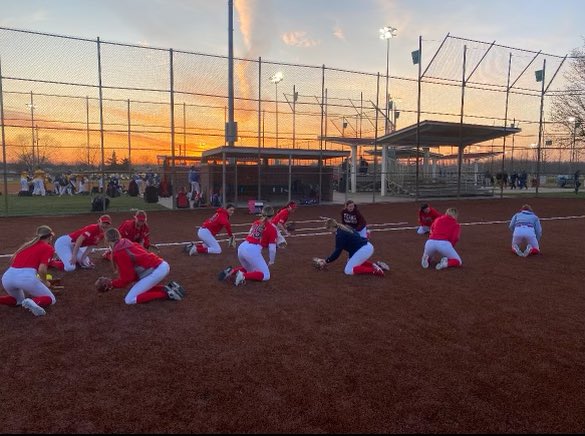 Beautiful sunset tonight. Nice to be able to get outside again🥎