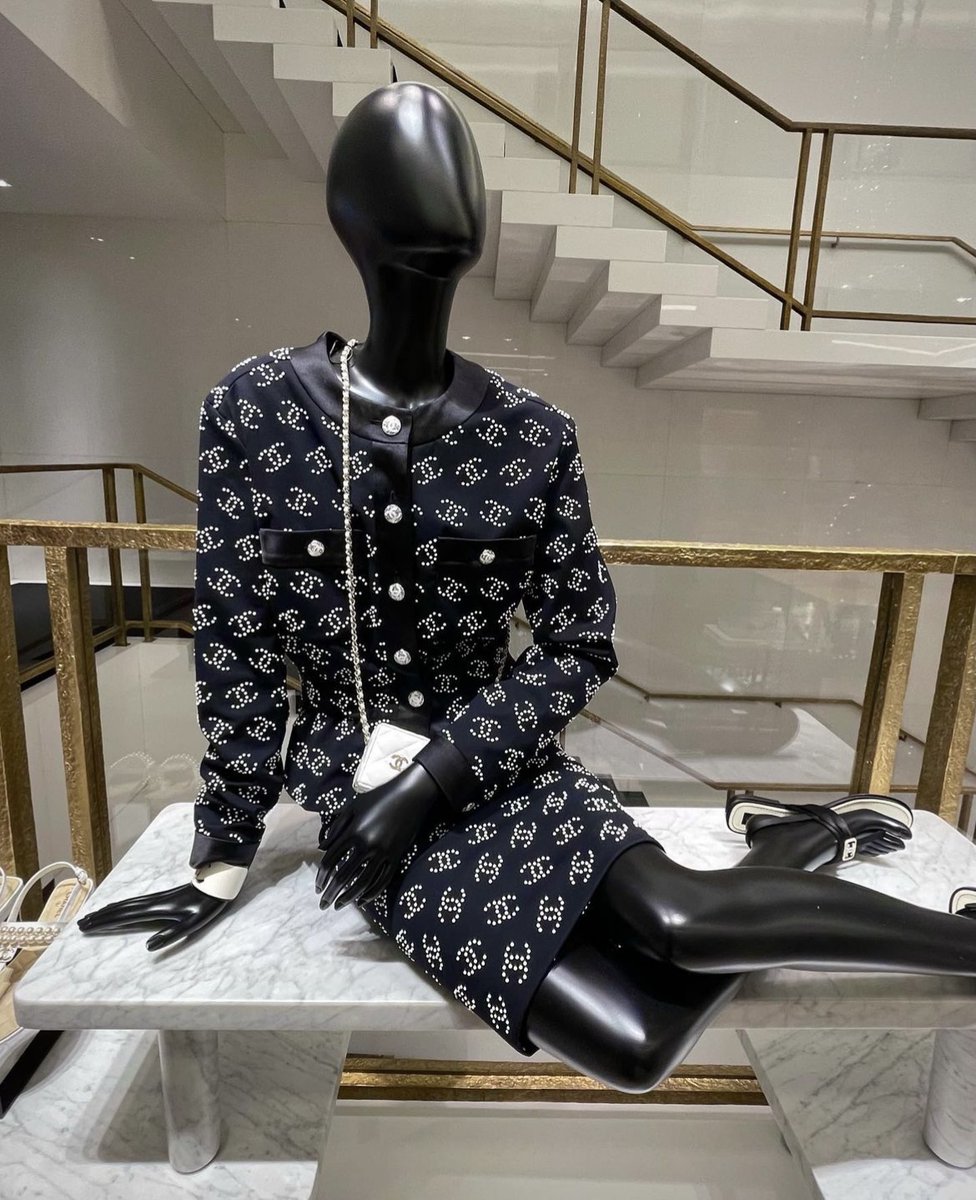 poshbaeseller's tweet image. #chanel #chaneladdict #fashion #fashionblogger #FashionShow #shopping #shoppingqueen #shoppingonline #onsale #sale #deals #fashionista #runway #womenempowerment #luxury #Travel