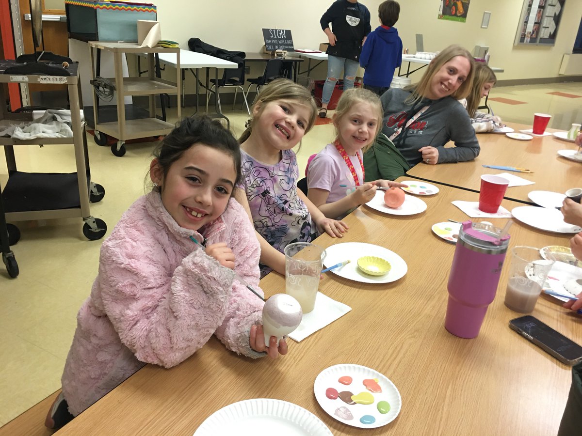 nwspecialareas's tweet photo. Thank you SPLATTERS and NW VEPTO for an AMAZING evening of Painting Pottery Together! 
It was great to see ALL THE SMILES as we celebrated the CREATIVITY of our NW COMMUNITY! https://t.co/QeehsAXvO9
