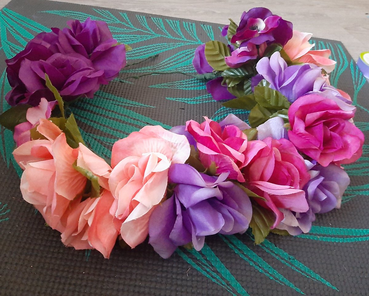 AshleyRothwell's tweet photo. Some recent flower crowns I've made! (Head is not mine)
https://t.co/7inszoXGzw
#fursuitaccessories #flowercrown #fursuitflowercrown #smallbusiness #fursuit #furry #accessory https://t.co/bneNG2Z4Q8