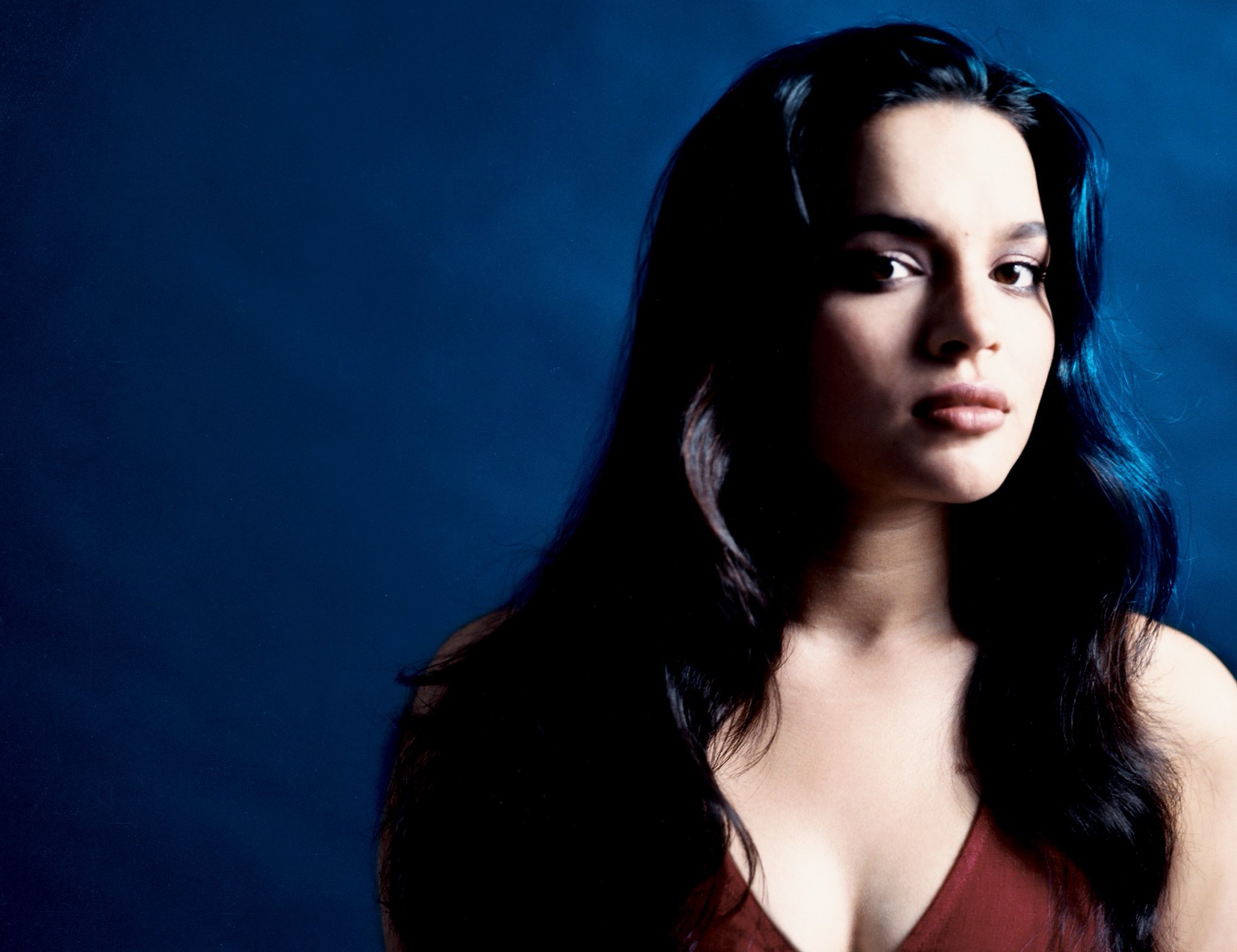 Happy Birthday to the lovely singer Norah Jones. 