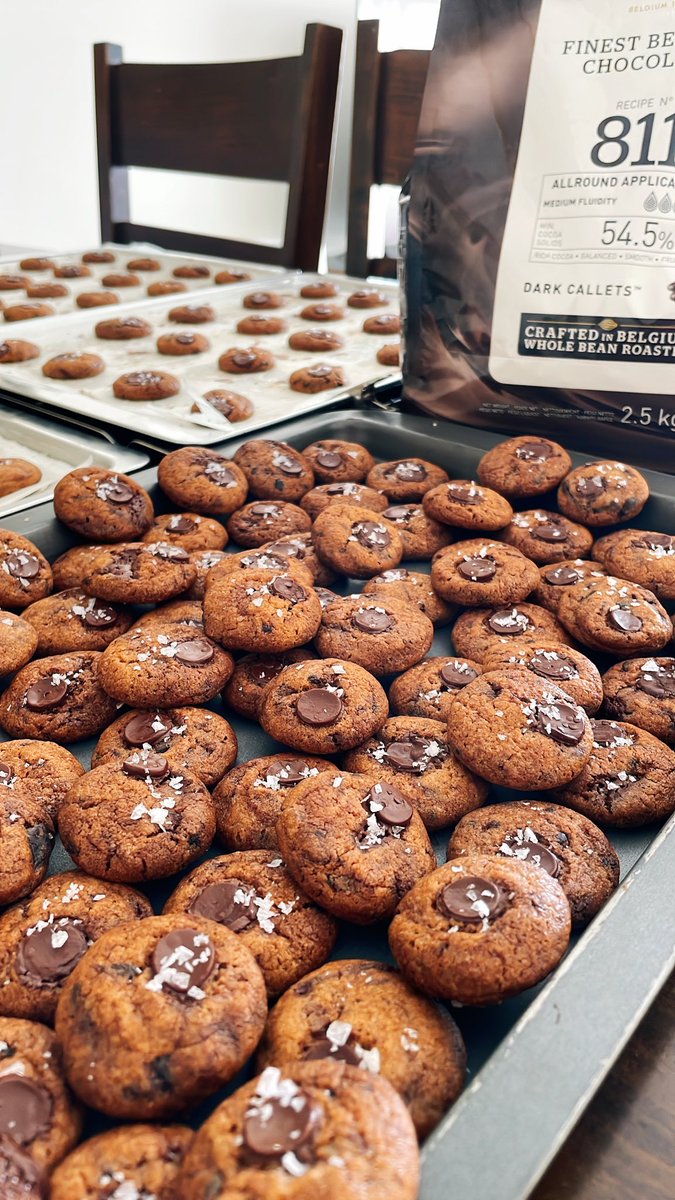 intanfareeda's tweet photo. Cookies paling sedap yg pernah I bake! tiap kali restock,confirm habis sebalang konon nak qc 🫠 Betul org cakap. If nak rasa premium,brg pon kena premium gais 🔥Confirm sedap!

Korg nak try? Boleh selit order di link bwh ni k 😙 
https://t.co/cUVVxo5r3A https://t.co/O4IDacbecJ