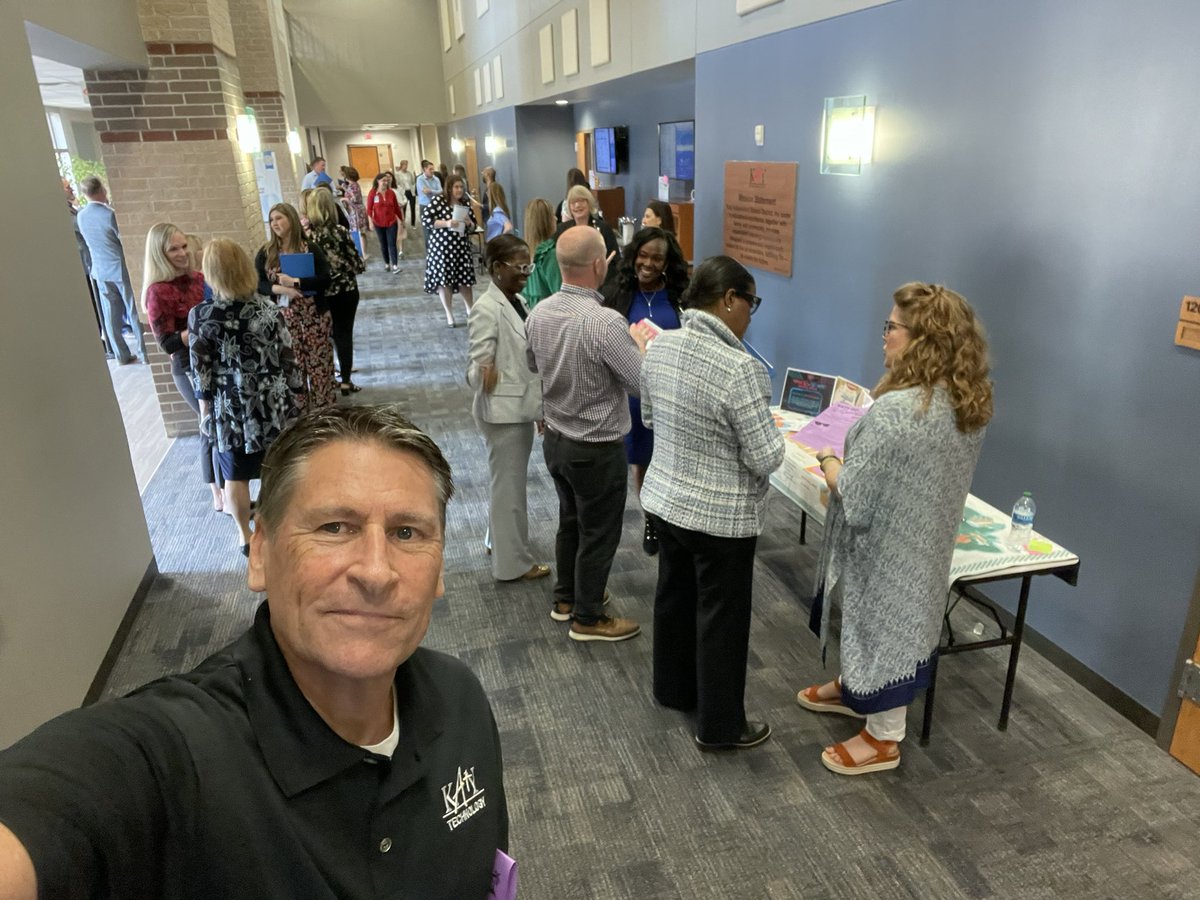 JaySonnenburg's tweet photo. Sharing Summer PD plans with @katyisd #Principals #kisdsectech @KatyisdInstTech @kisdsectech https://t.co/LgfLcK72Ss