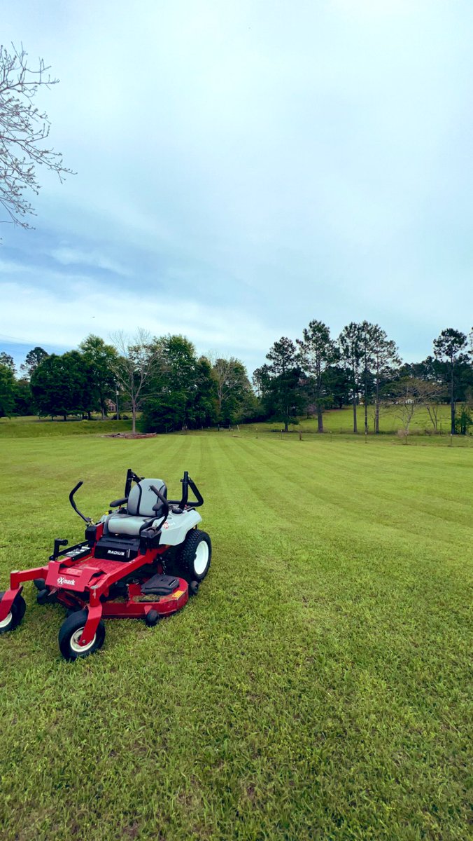 StoneStevenson7's tweet photo. Never knew dormant Bahia could stripe up so well lol. @Exmarkmowers https://t.co/GVyXiR0pPQ