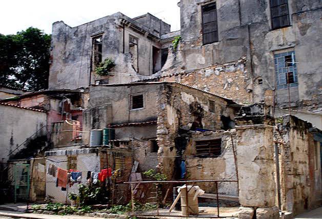 El problema del #Socialismo radica en su utopía de igualdad absoluta, que en la práctica ha demostrado ser basura y ha llevado a la opresión, la falta de libertades y la catástrofe económica.

La historia nos ha enseñado que un sistema de gobierno que no respeta los derechos