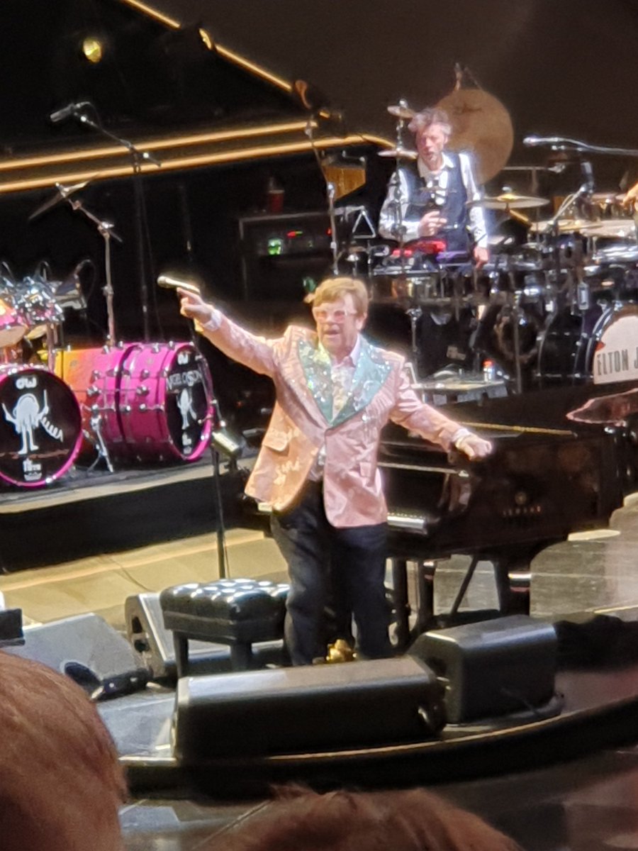 Amazing performance from Elton John and the band tonight. Two and a half hours of great music and audience participation. 
#EltonFarewellTour