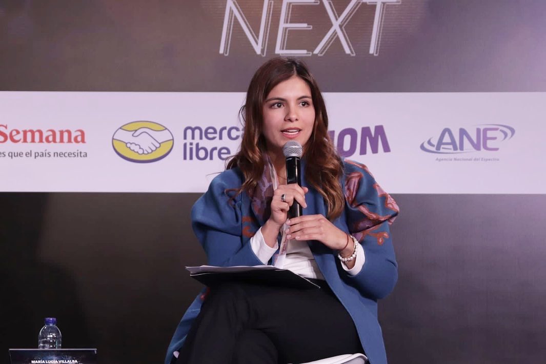 Maluvillalba's tweet photo. Hoy participamos en el foro #DigitalNext de @ForosSemana y conversamos sobre la neutralidad de la red, que propende por el tratamiento igualitario y no discriminatorio en el tráfico en la prestación de servicios de acceso a internet. https://t.co/FNYYhMfJJ2