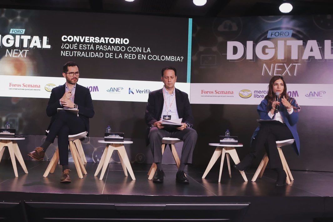 Maluvillalba's tweet photo. Hoy participamos en el foro #DigitalNext de @ForosSemana y conversamos sobre la neutralidad de la red, que propende por el tratamiento igualitario y no discriminatorio en el tráfico en la prestación de servicios de acceso a internet. https://t.co/FNYYhMfJJ2